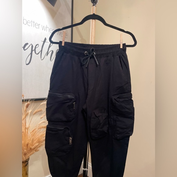 Men’s Black Cargo Jogger Pants - Picture 2 of 8